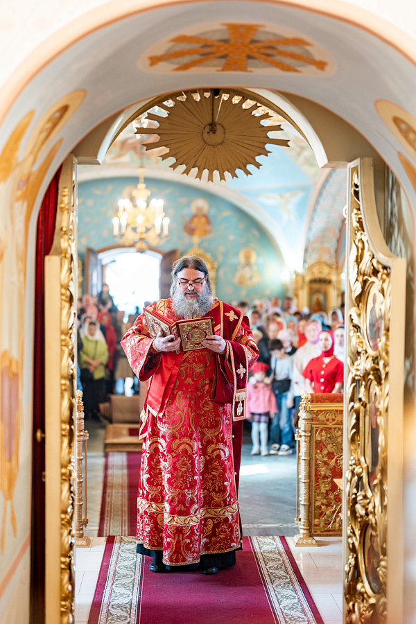 Архиерейское богослужение в Воскресенском храме города Подольска
